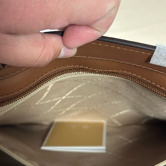 NWT MICHAEL KORS Jet Set Tote - Picture 3 of 5